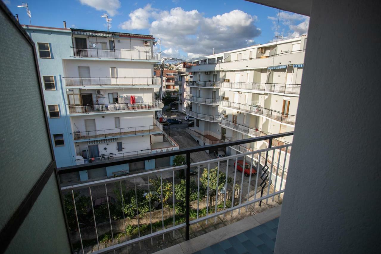Appartamento Don Minzoni Scalea Exteriér fotografie